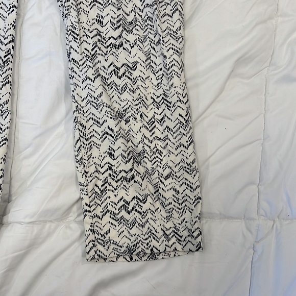 White dress pants with black dots pattern - size 8 - Picture 3 of 5